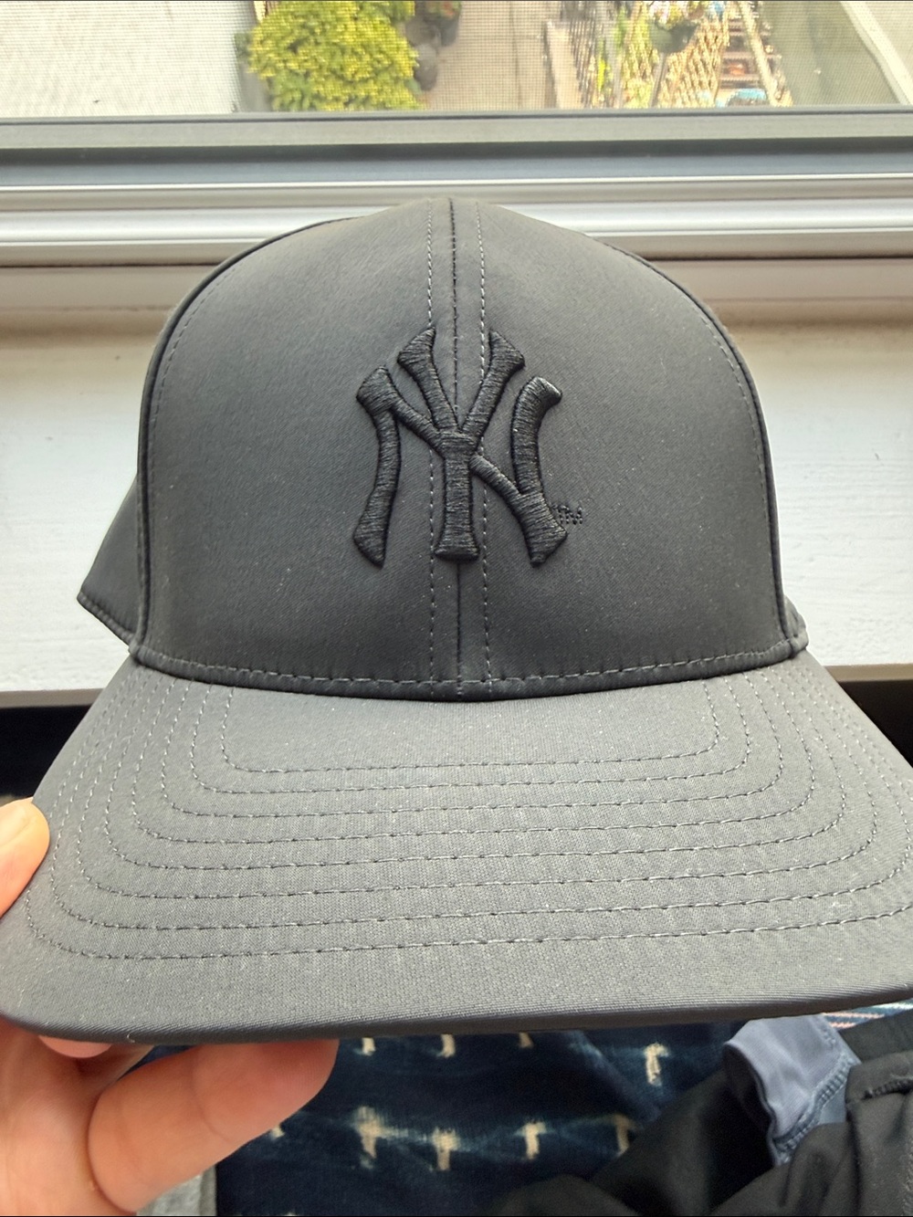 Black New York Yankees Raised Logo Cap mesh back brand new